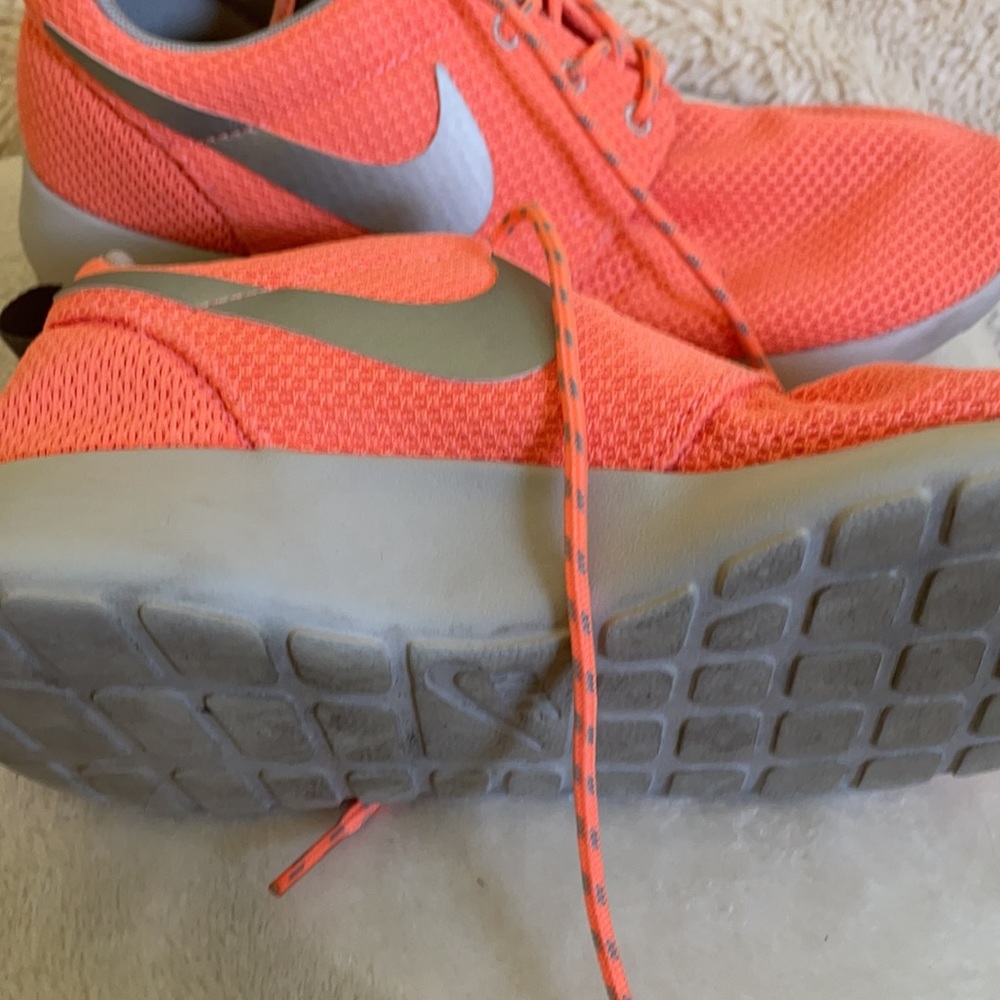 Nike - Picture 2 of 11